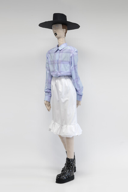 Raphaela Simon, Model mit Hut, 2020